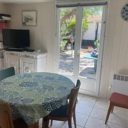 Holiday home Maison Familiale En Bord De